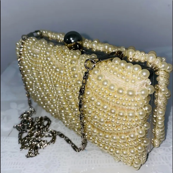Absolutely stunning and well made beaded clutch - Picture 1 of 6